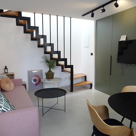 Modern Small House With A Terrace Split Extérieur photo