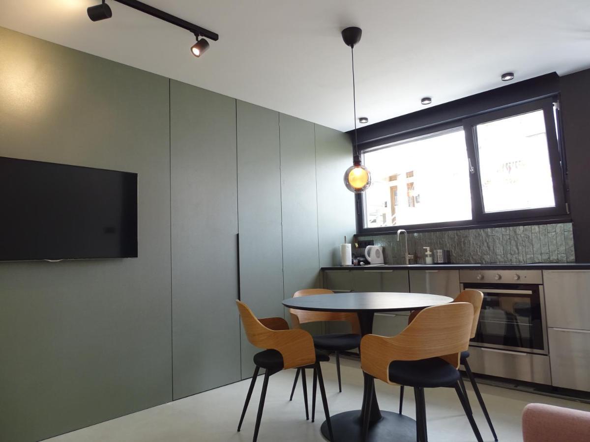 Modern Small House With A Terrace Split Extérieur photo